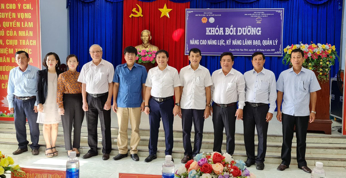 ĐHQGHN bồi dưỡng nâng cao năng lực lãnh đạo, quản lý cho cán bộ huyện Trần Văn Thời, tỉnh Cà Mau